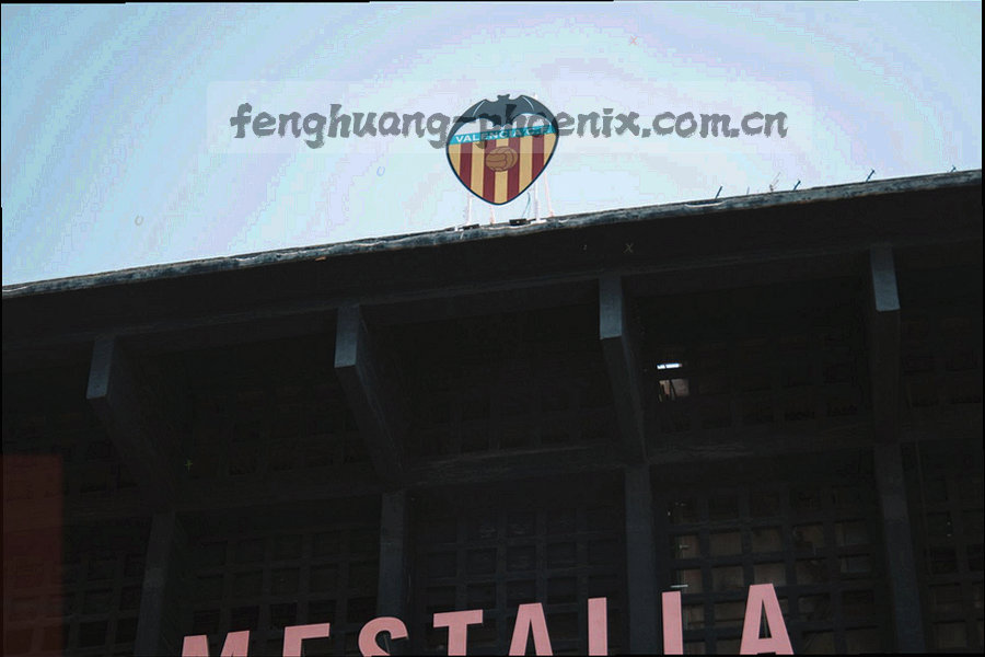 从邮件反馈到分类排查再到回复的路线图，使用青玉绿状态点和暖纸色卡片